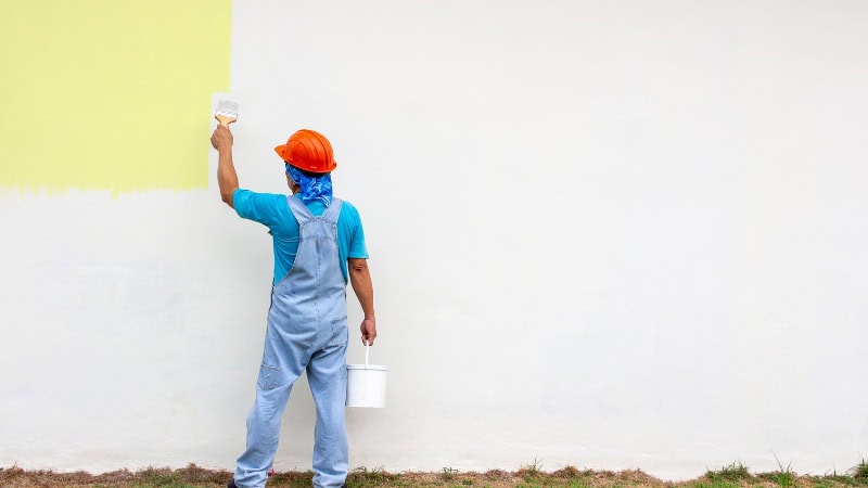 Un artisan en ravalement de façade