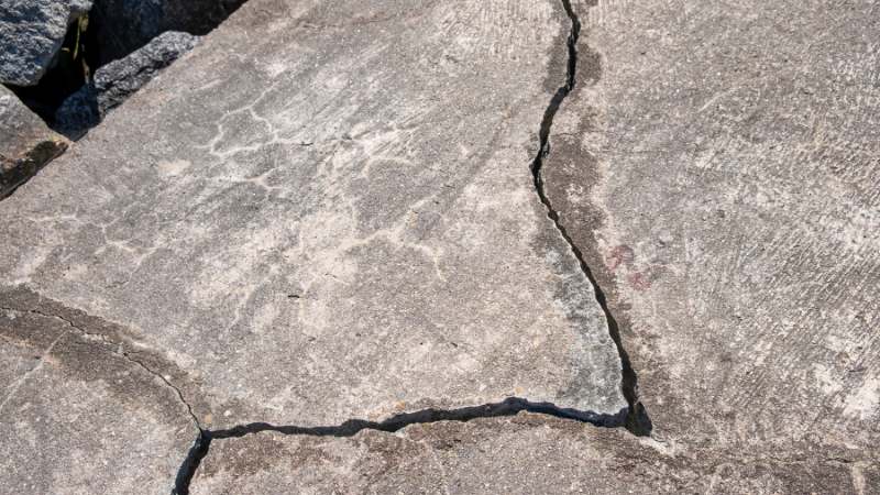 Un défaut structurel d'une fondation d'un bâtiment détecté avant un ravalement