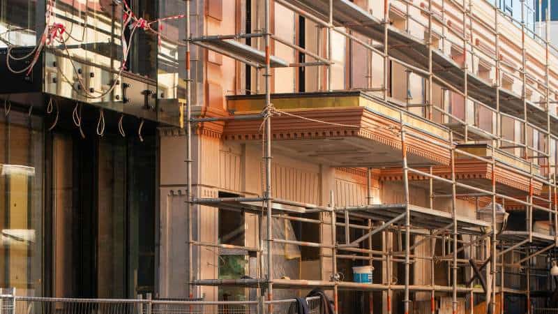 Un ravalement d'un immeuble dans le 92