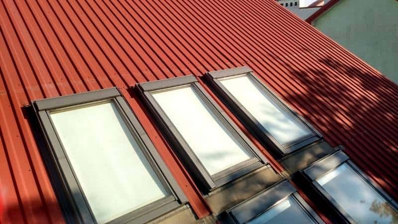 Des velux qui s'intègrent parfaitement à la toiture d'une maison