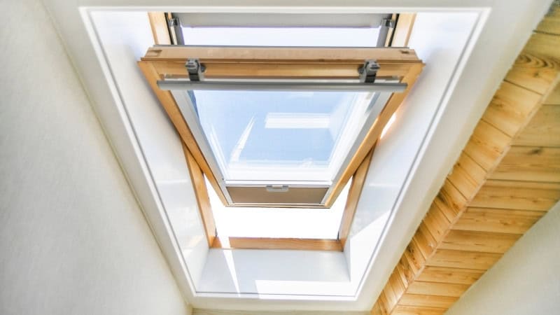 Un velux avec un vitrage haute performance