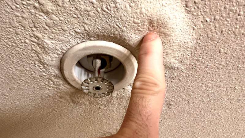 Une infiltration d'eau qui nécessite l'intervention d'un couvreur