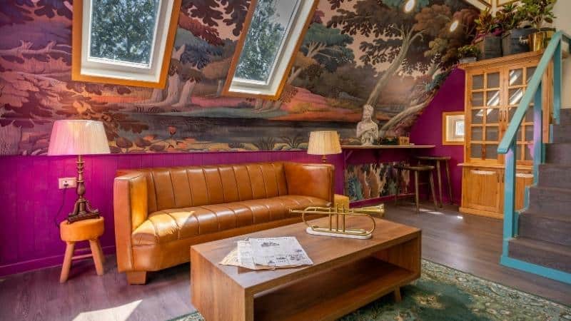 Un comble avec une ambiance moderne et épurée suite à l'installation de velux