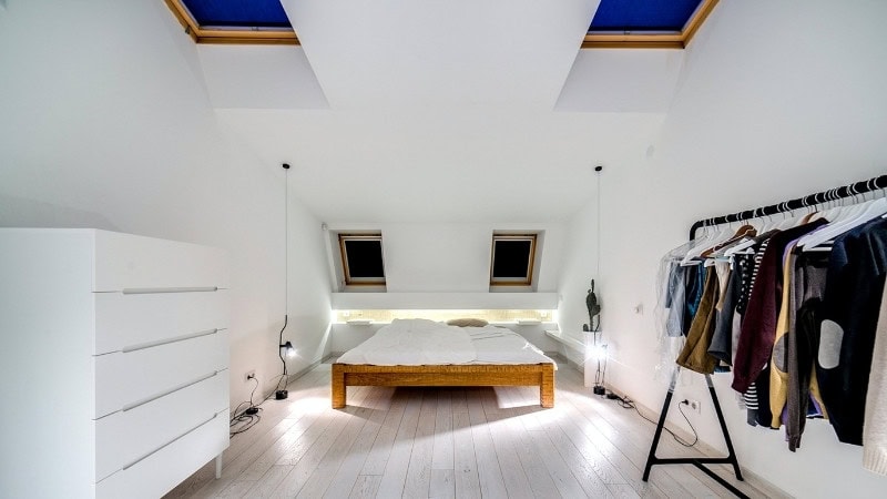 Un comble très bien aménagé suite à la pose de velux