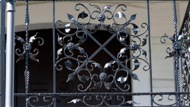 Une clôture ajourée